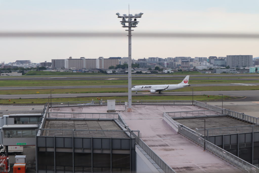 伊丹空港展望デッキ（スカイデッキ）から飛行機を見る