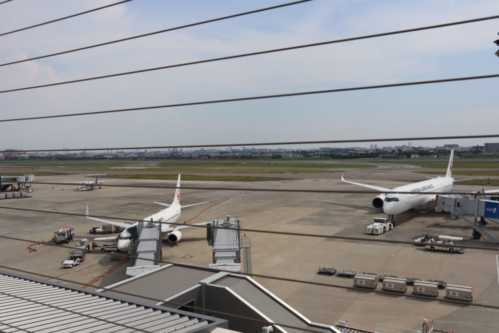 伊丹空港展望デッキ（スカイデッキ）から飛行機を見る